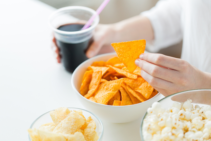woman-eating-junkfood
