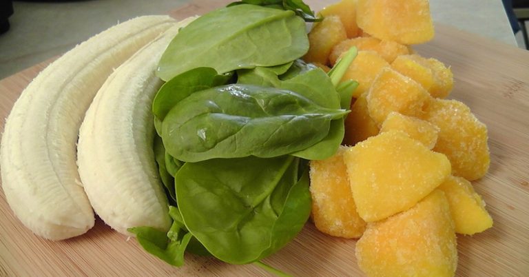 5 Deliciously Easy Smoothie Recipes For Healthy Skin - Featured image