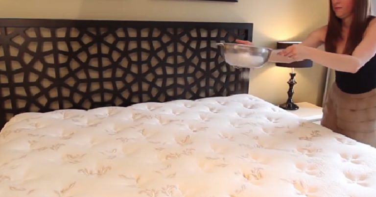 Why You Need to Pour Baking Soda On Your Mattress Once Every Month - Featured image