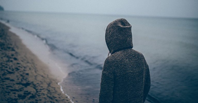 A Clinical Psychologist Explains Why Grief Isn’t Something to Just Get Over - Featured image