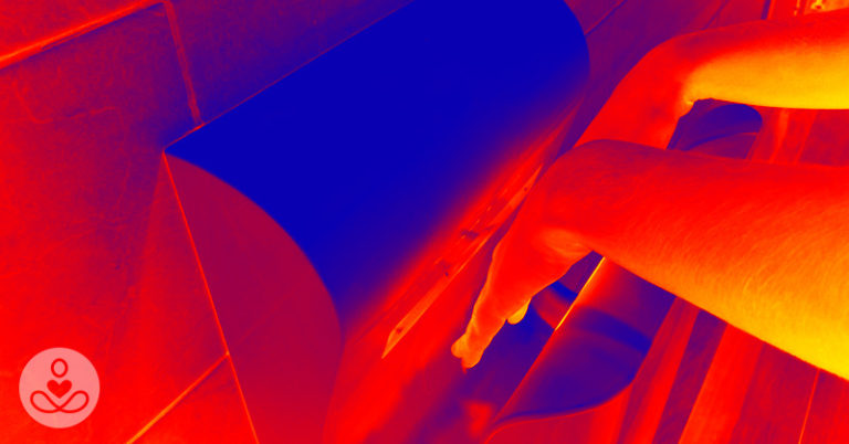 Hand Dryers Spread Bacteria So Dramatically That Scientists Think They’re a Public Health Threat - Featured image