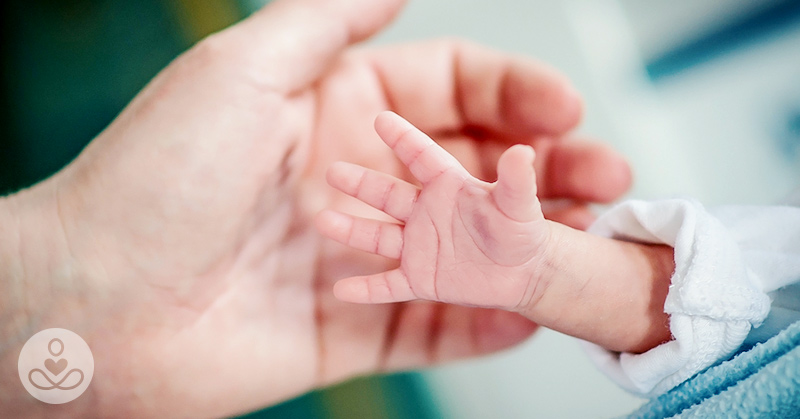 Nurse Discovers Colleague Was Premature Baby She Cared For 28 Years Ago - Featured image