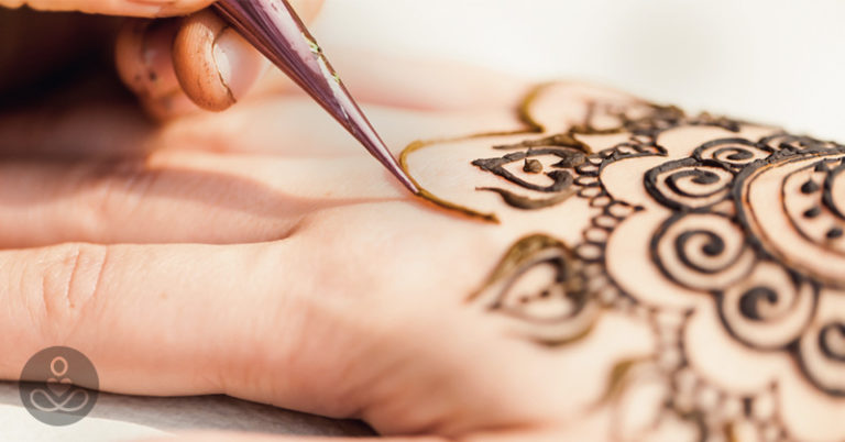Paraphenylenediamine: 7-Year-Old Girl Suffers Chemical Burns from Black Henna - Featured image