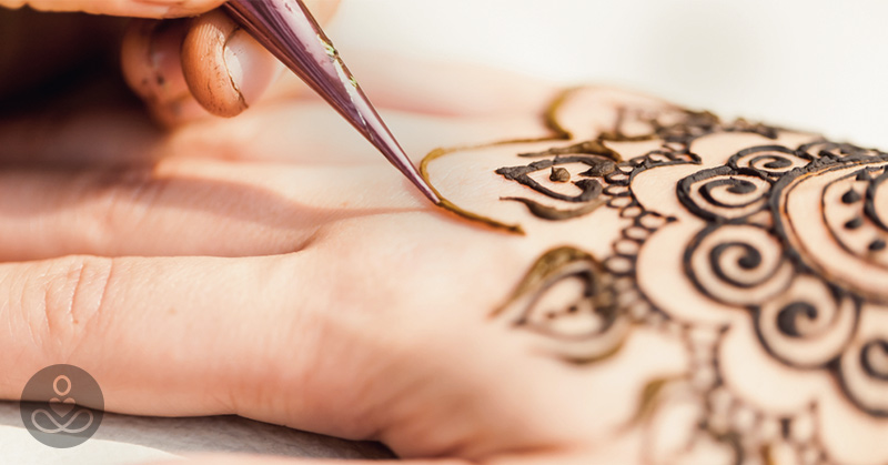 Paraphenylenediamine: 7-Year-Old Girl Suffers Chemical Burns from Black Henna - Featured image