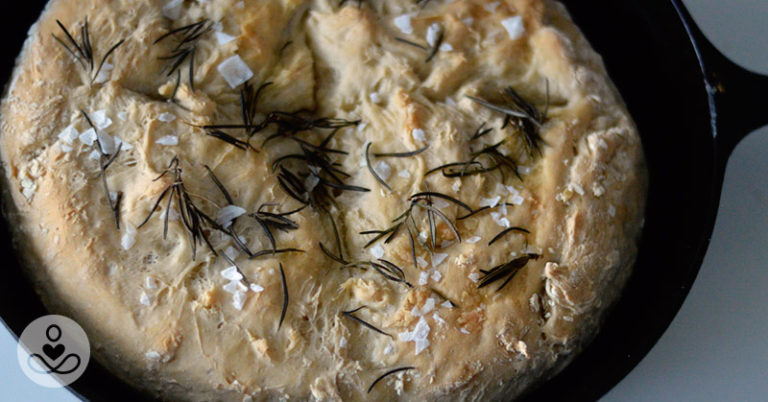 6 Cast Iron Skillet Bread Recipes That Are Actually Good for You - Featured image