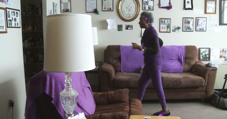 86-Year-Old Woman Loses 120 Pounds by Walking in Her Living Room Every Day - Featured image