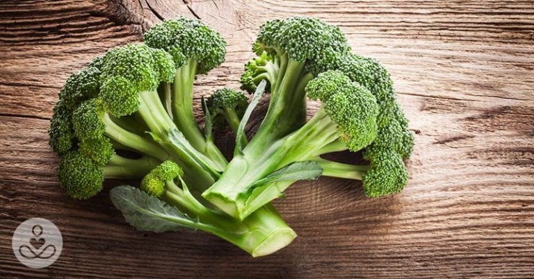 6 Reasons You Should Eat More Broccoli (Including the Stems) - Featured image