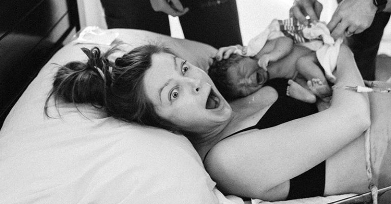 It’s a … Boy?! Photo Captures Mom’s Surprised Look After Delivery - Featured image