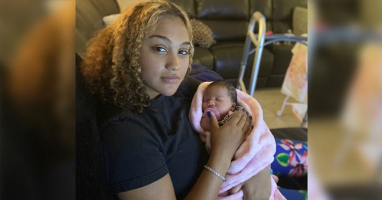 Mom Claims Epidural was Stuck in Back for Days After Giving Birth - Featured image