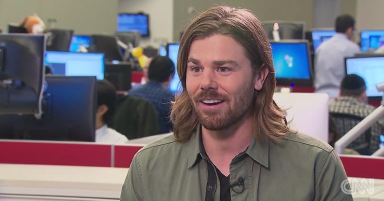 This CEO Raised the Minimum Salary of His Employees to $70K and Now He’s Doing It Again - Featured image
