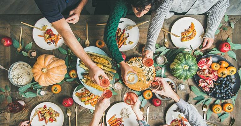 How to Plan an All-Natural and Vegan Thanksgiving Party - Featured image