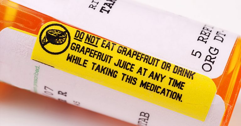 Why You Should Never Mix Grapefruit with Medication - Featured image