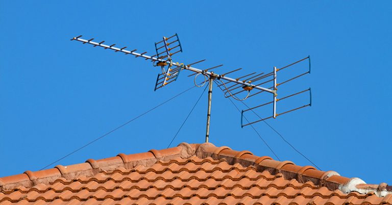 Researchers Say That More People Are ‘Cutting the Cord’ and Going Back To TV Antennas - Featured image