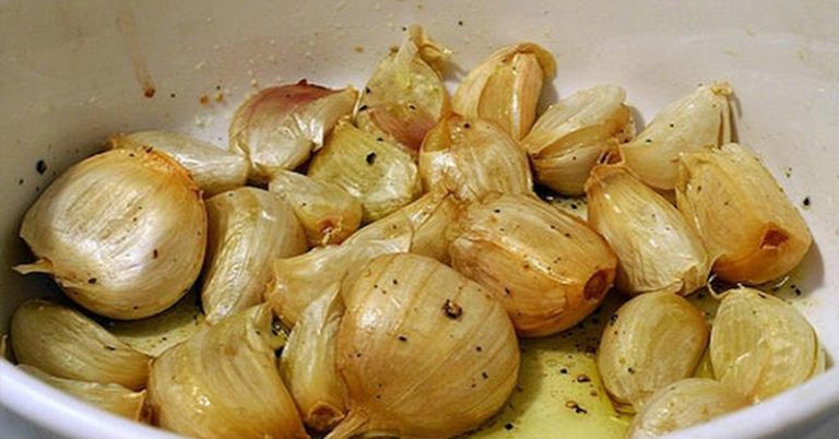 Soup Made With 52 Cloves of Garlic Can Help Defeat Colds, Flu and Keep Immune System Fit - Featured image