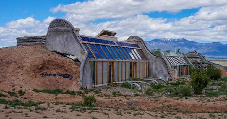 A community of ‘voluntary anarchists’ is taking off-the-grid living to the next level - Featured image