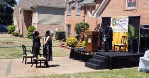 Memphis Dad Builds Stage in His Driveway to Throw His Daughter a Graduation dad builds stage for daughters graduation