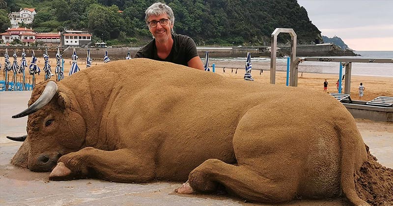 animal sand sculptures