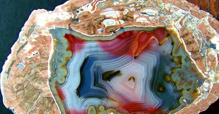 Thunderegg: Ordinary Rocks With Crystal Surprise Inside! - Featured image