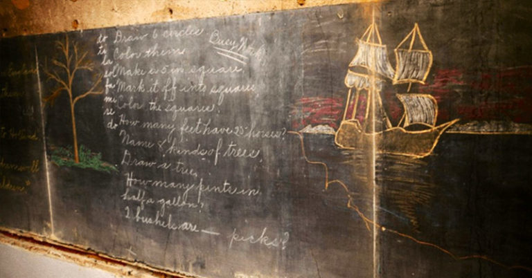 School Stumbles Upon Chalkboards From 1917 During Renovation, Perfectly Preserved Lessons Provide Rare Look Into Past. - Featured image