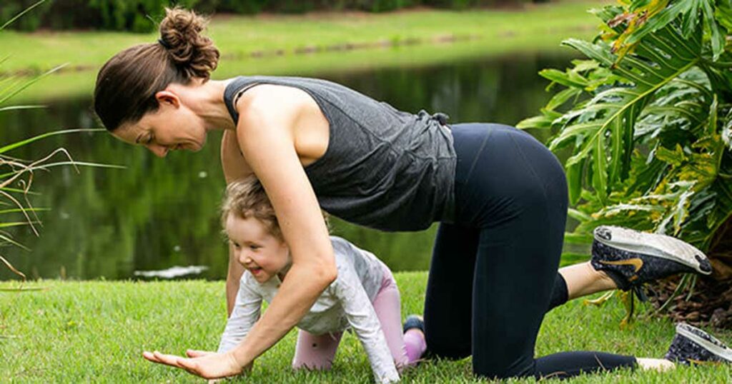 7 Diastasis Recti Exercises to Heal Your Core and 7 Exercises To Avoid - Featured image