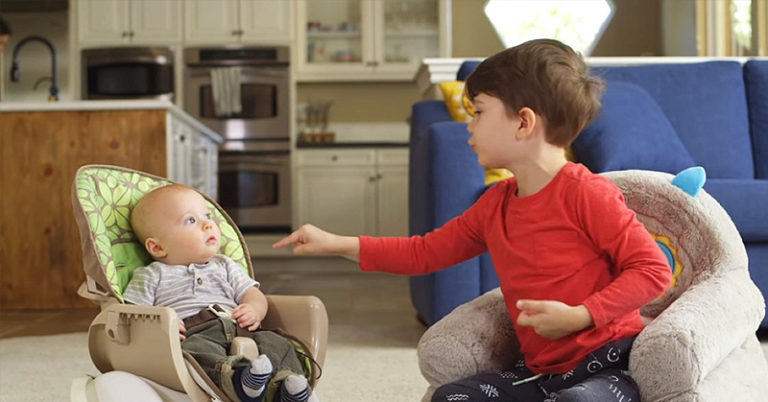 4-year-old gives baby brother hilarious advice about grandma - Featured image