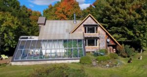 heat storing greenhouse