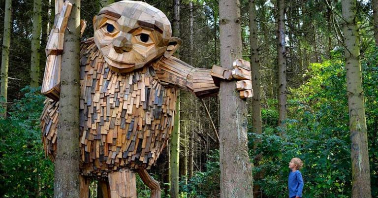 Artist Creates Giant Wood Sculptures and Hides Them in Copenhagen Forests - Featured image