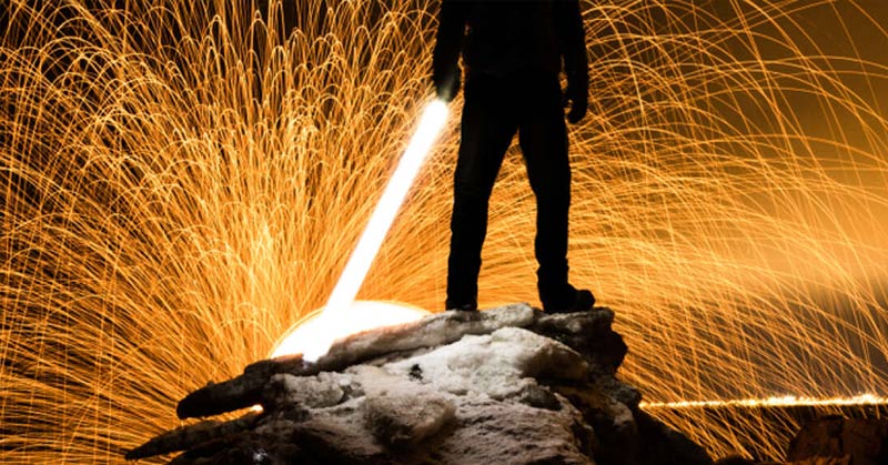 Engineers Build Retractable Lightsaber That Cuts Through Steel Like Butter - Featured image