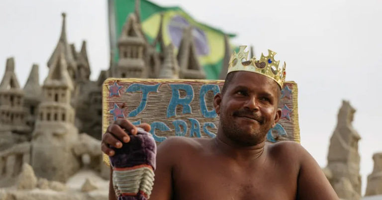 Meet the Sandcastle King Who Has Avoided Rent for 24 Years - Featured image