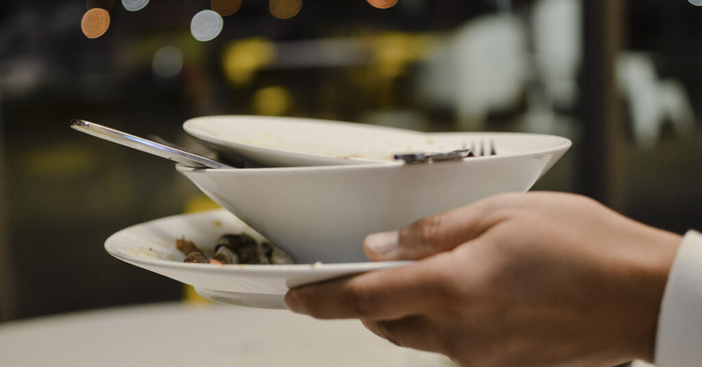 Restaurant dishwashers leaving soap residue on dishware that could harm gut health - Featured image