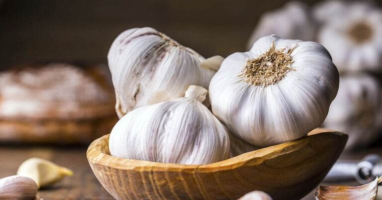 How Long Does Garlic Last? - Featured image
