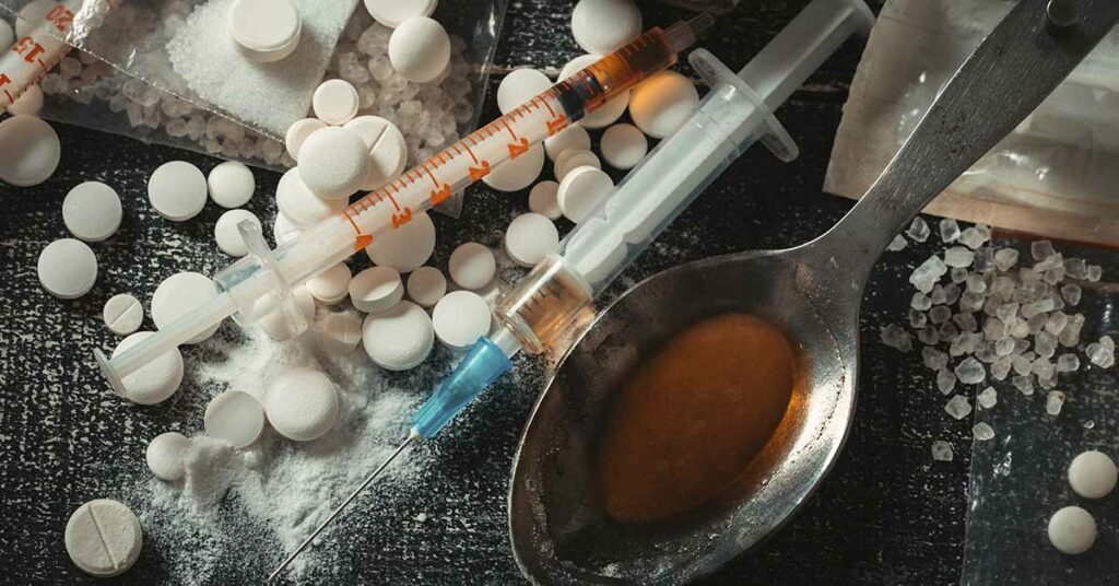 8 Dangerous and Deadly Drug Combinations - Featured image