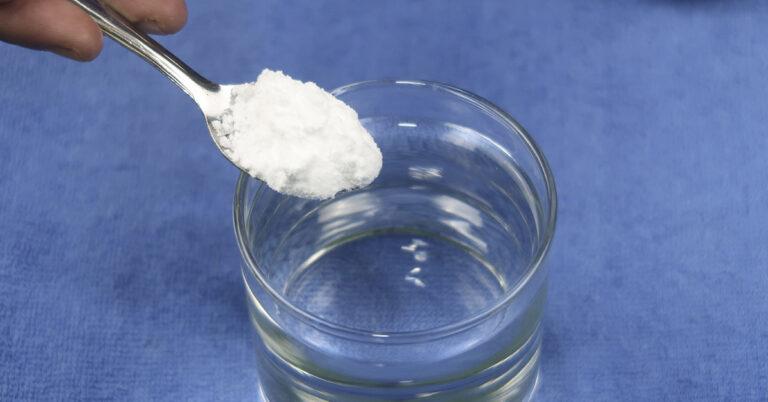 Easy to Make All Natural DIY Mouth Wash - Featured image
