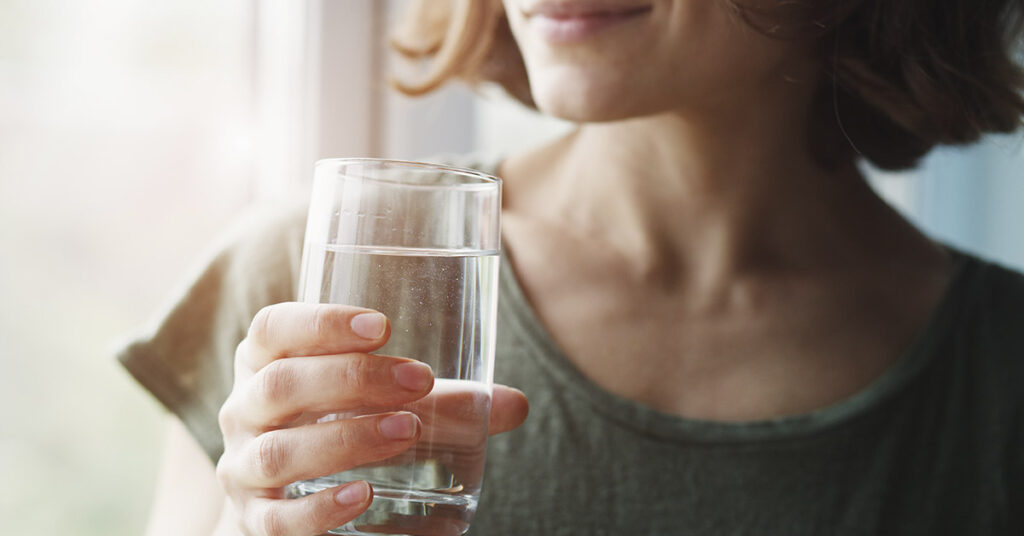 Should You Drink Water On An Empty Stomach When You Wake Up In The Morning? - Featured image