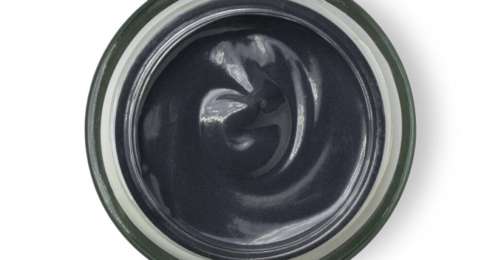 The Black Healing Salve That Amish People Have Used For Centuries To Help Treat Almost Any Skin Problem - Featured image