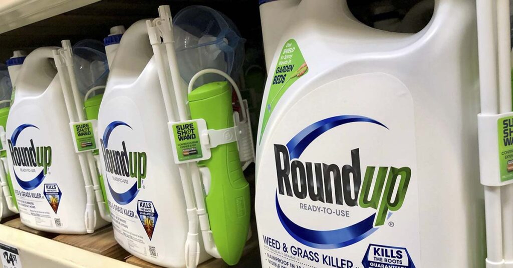 Costco was the First Major Retailer to Dump Monsanto’s Roundup and Glyphosate Herbicide from its Shelves - Featured image