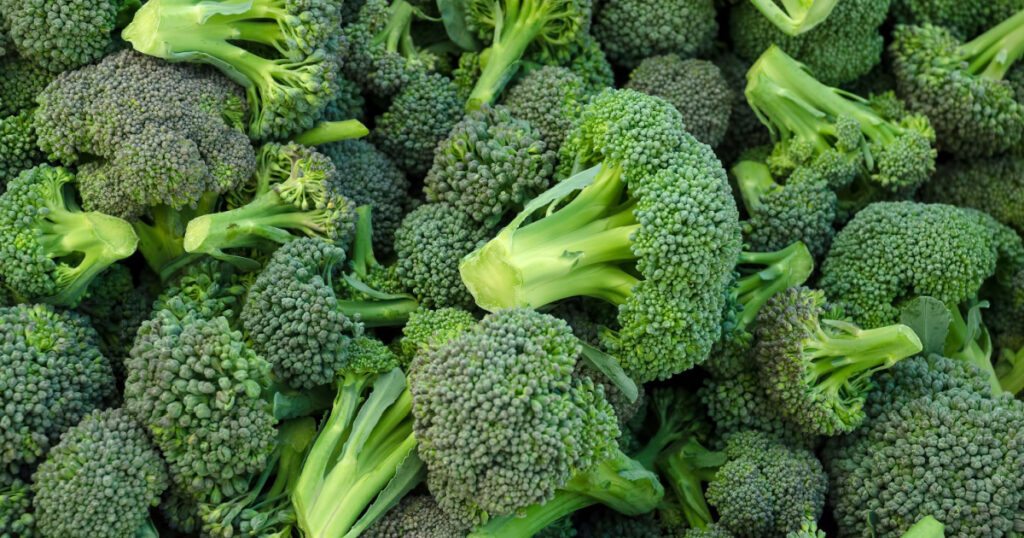 weight loss foods Broccoli in a pile