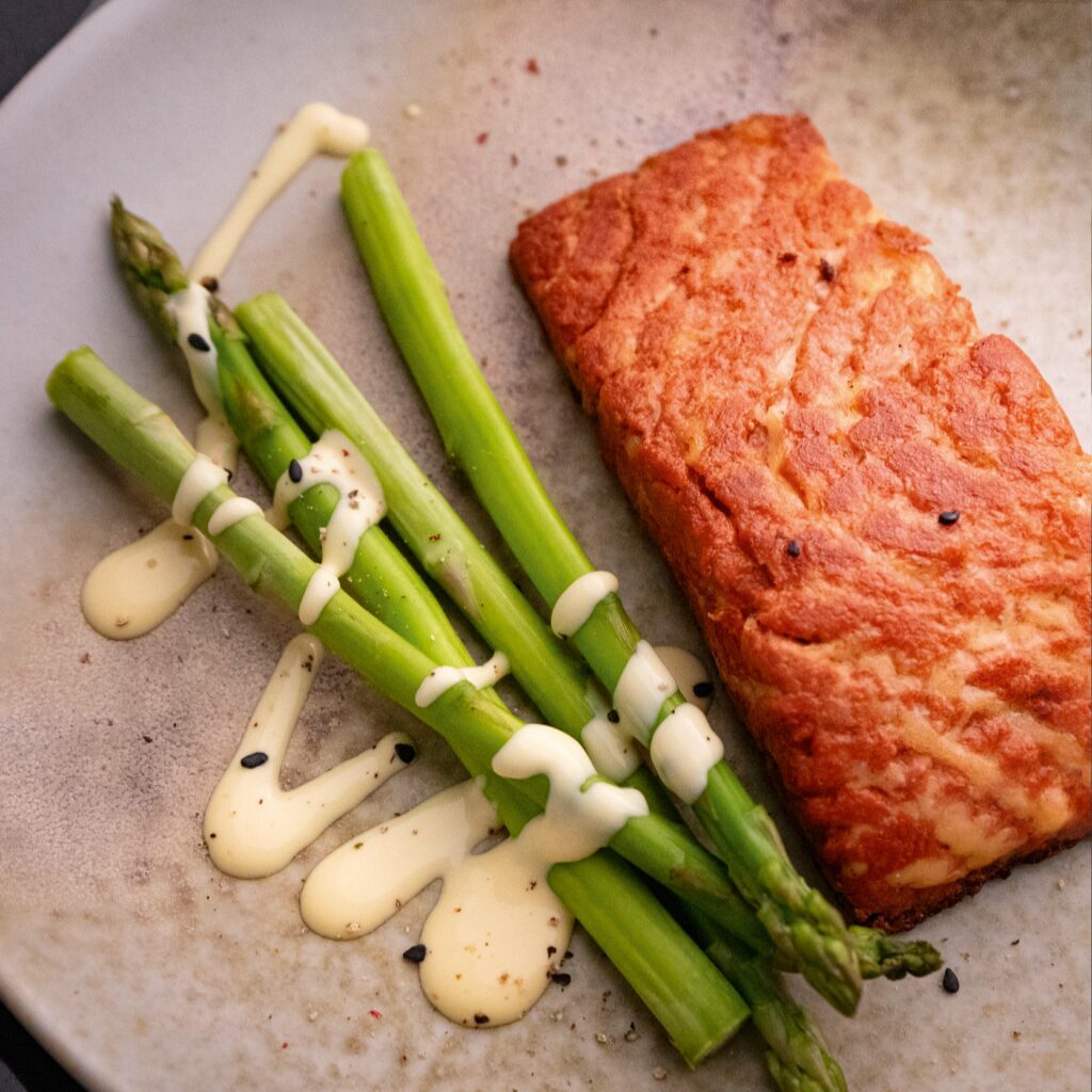 revo foods 3d printed salmon served with asparagus 
