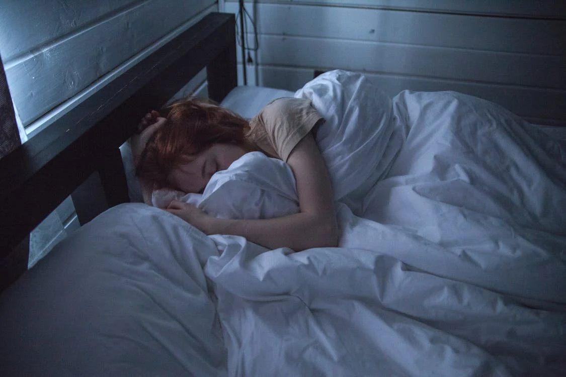 Sleeping In Cold 6 Health Benefits of Sleeping In a Cold Room and How to Make it Cooler