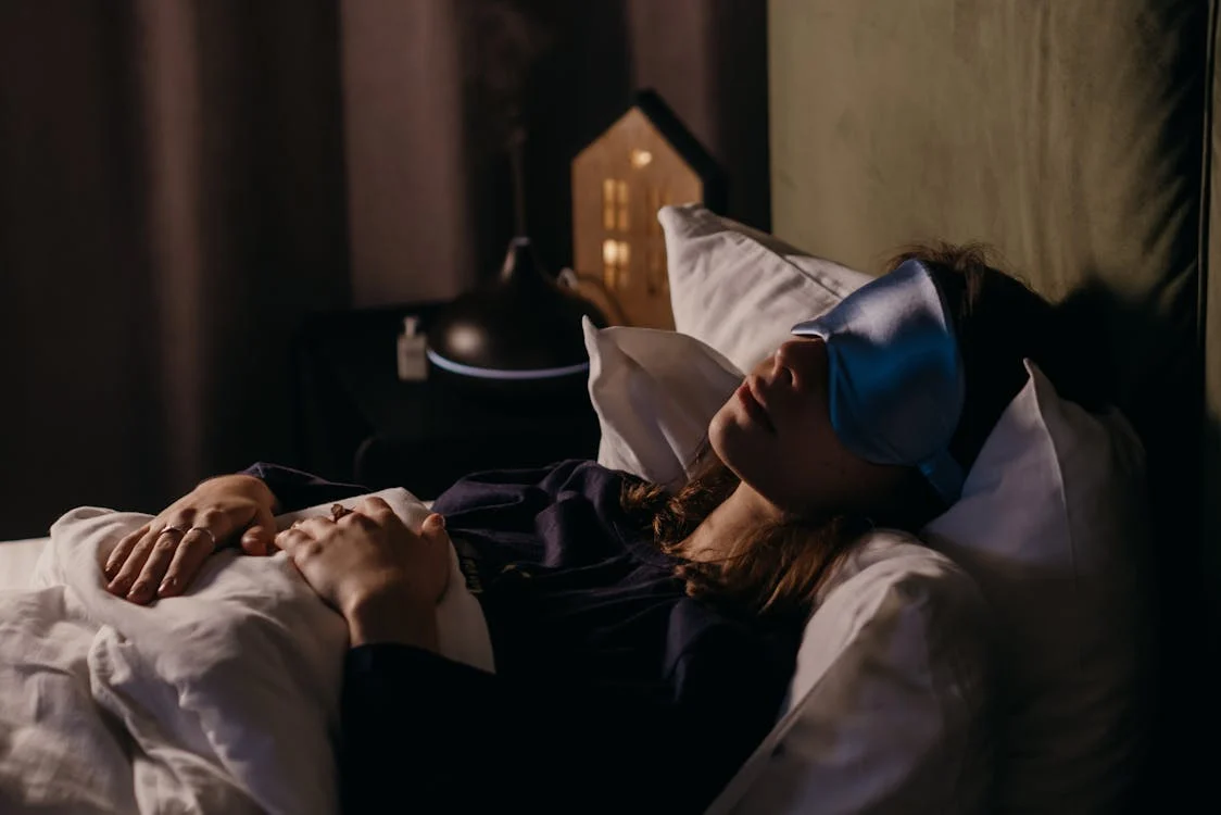 Sleeping In Cold 6 Health Benefits of Sleeping In a Cold Room and How to Make it Cooler