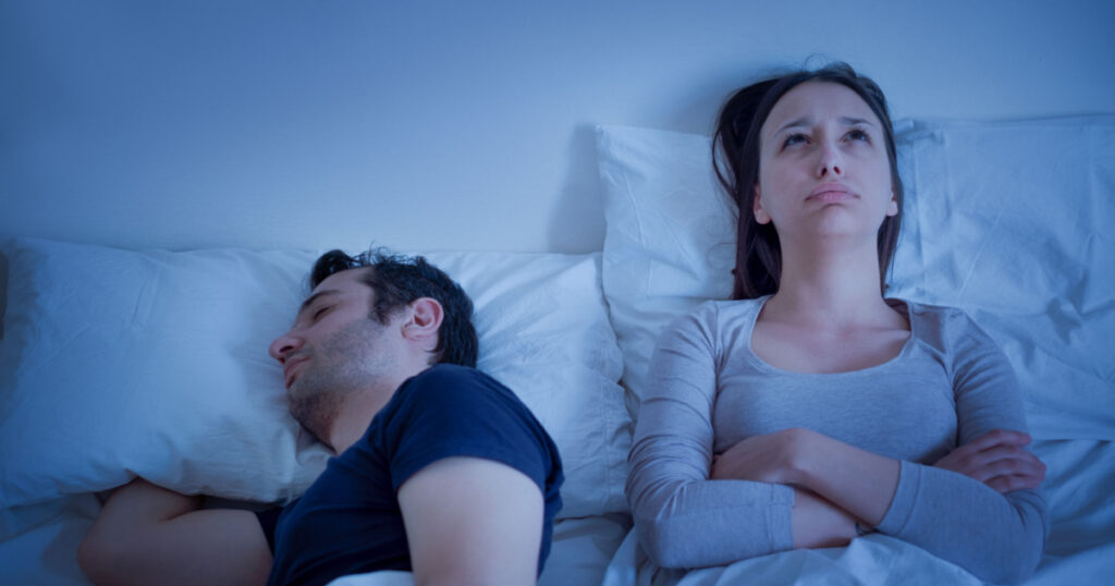Desperate woman can't sleep because his man is snoring
