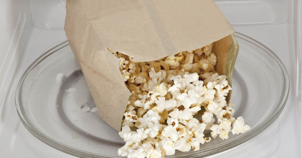 5 Reasons To Skip on Microwave Popcorn - Featured image