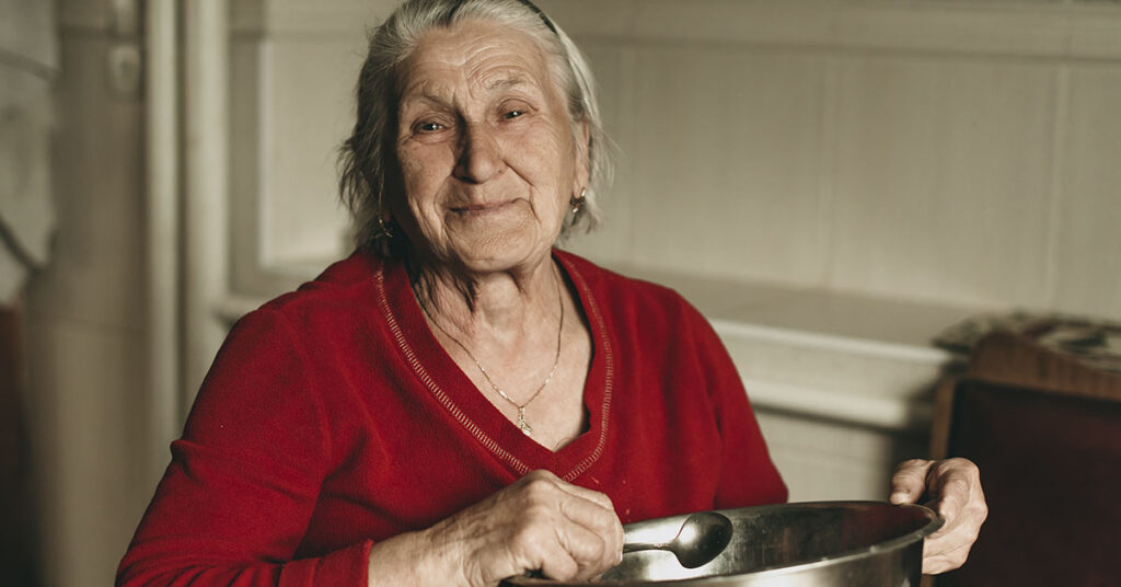 If You Do This While Cooking, It May Be An Early Sign Of Dementia - Featured image