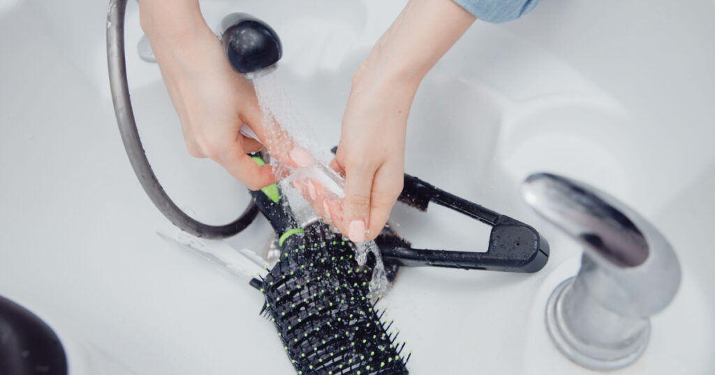 Master hairdresser Tools for hair disinfection, cleaning in sink. Washes cleavage, clips from debris.