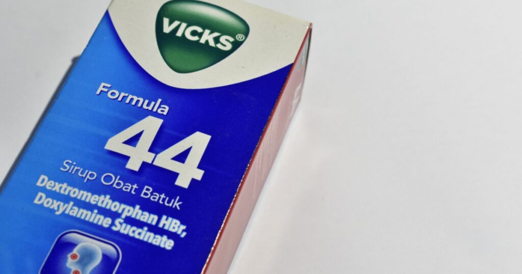 pekanbaru, 29 july 2021 : Vicks brand cough medicine for coughs without phlegm, sneezing sneezing and a warm feeling in the throat