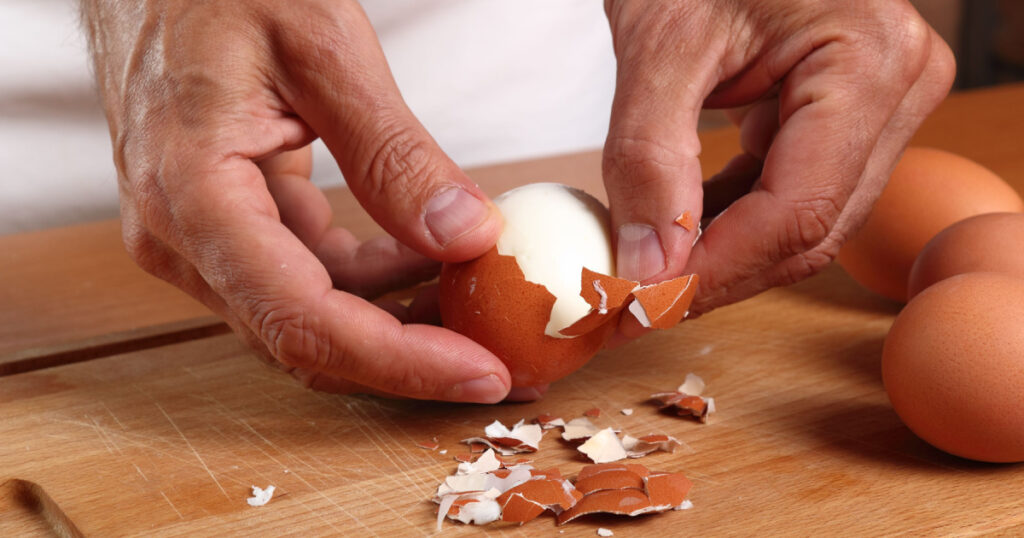 Peeling hard boiled eggs