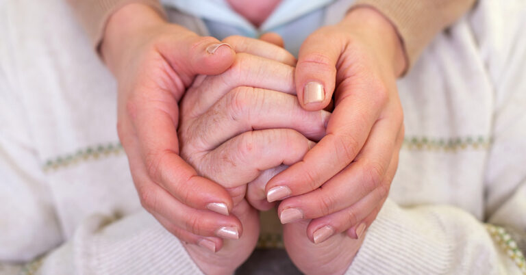 Two Subtle Signs of Dementia You Should Look Out for at Home - Featured image