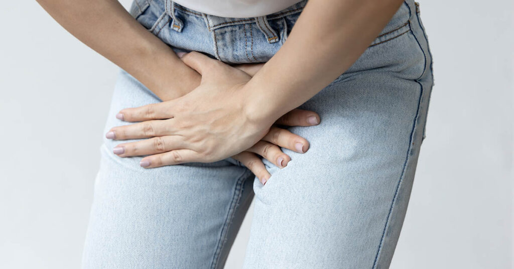 Woman Thought She Had a UTI, But Ended Up Having Bowel Cancer, and Now She’s Warning Others Not to Dismiss Symptoms. - Featured image