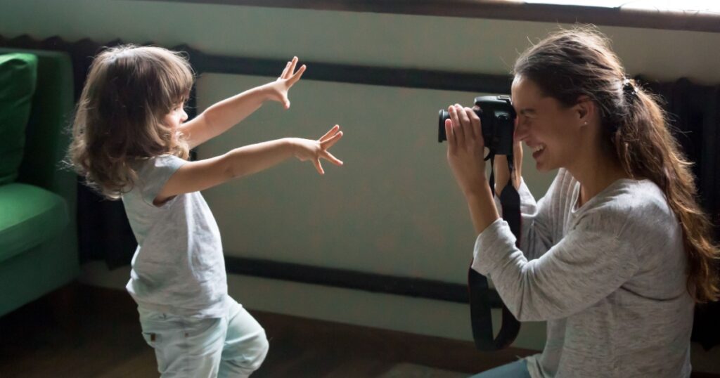 16 Photos Proving That Kids Always Know How to Make You Smile - Featured image