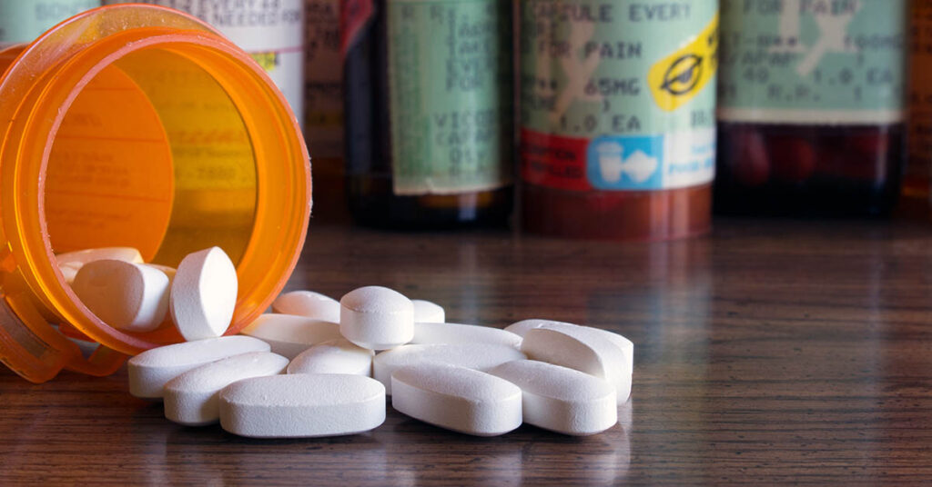 Side Effects of Common Medications Are Being Mistaken for ‘Old Age’ - Featured image